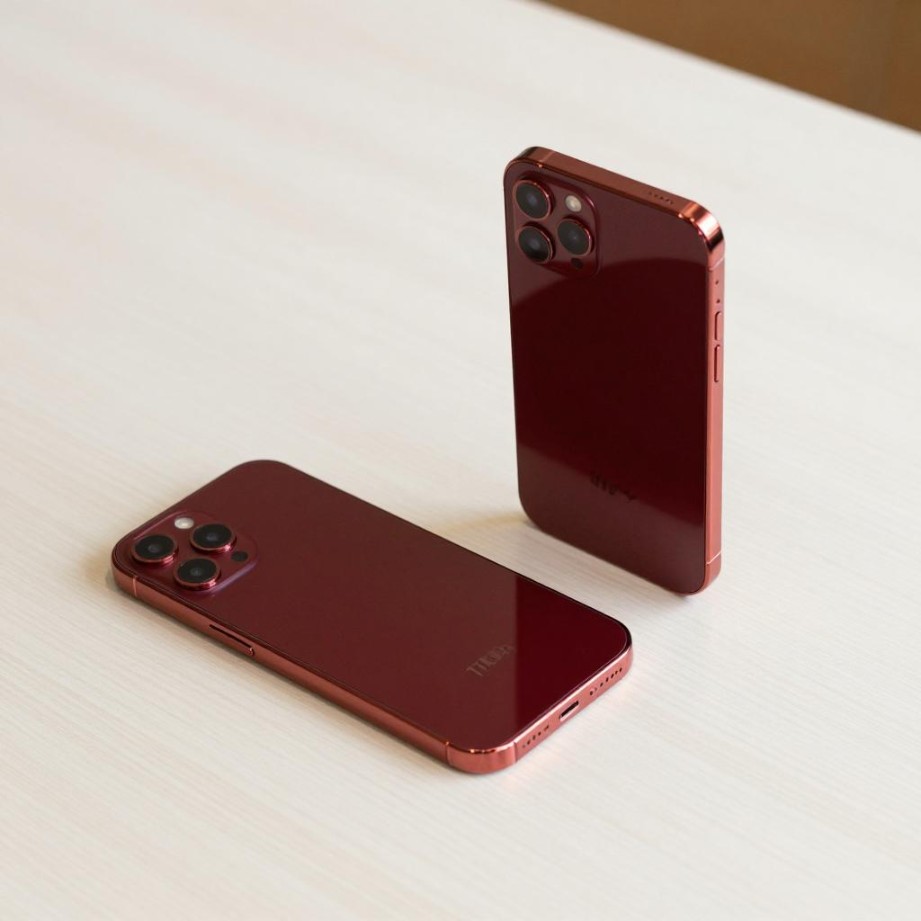 iPhone 18 Pro有新配色?传闻苹果正在测试深红色(图1)