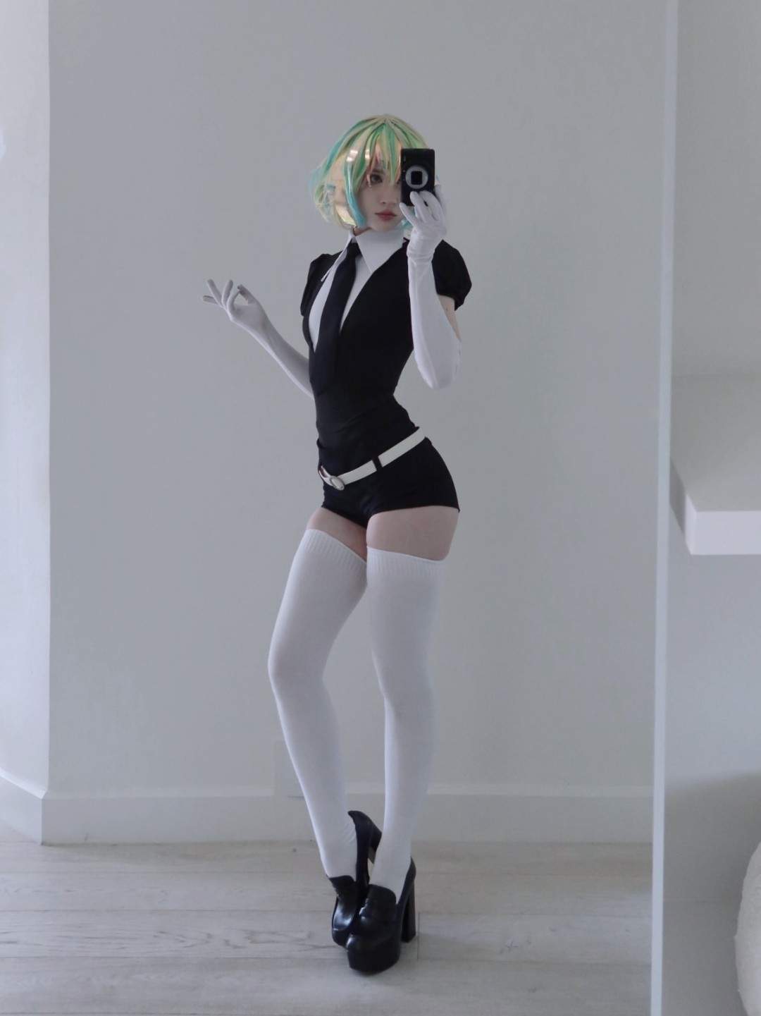 美国小姐姐cos蕾赛 过膝袜勒腿效果太顶了(图8)