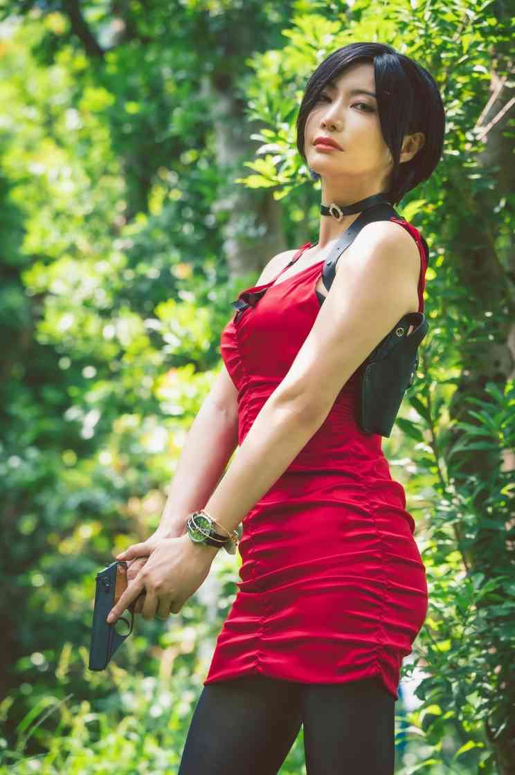 48岁日本漫画家晒生活照 神似《生化危机》艾达王(图6)