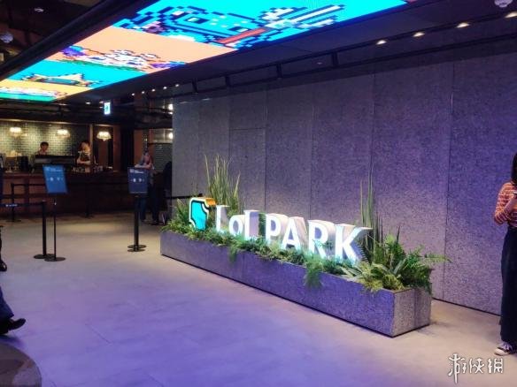 《LOL》S8入围赛场馆 环形观众席、大龙雕像超霸气(图1)