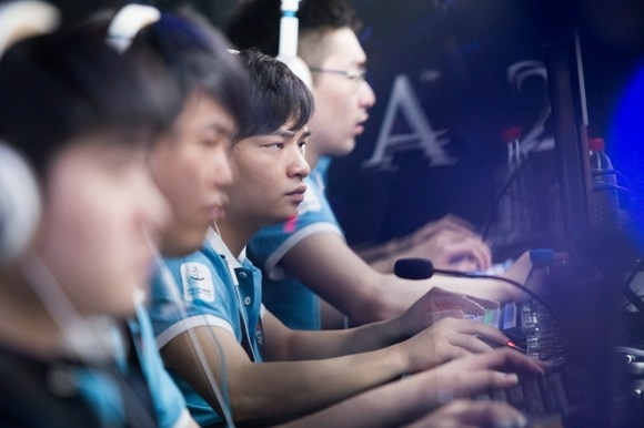 【BB姬】身价千万的主播们组战队打比赛，却被弹幕狂喷，他们图什么？(图4)