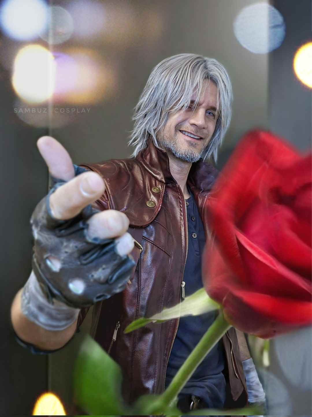 皮衣配圣诞帽！意大利Coser演绎《鬼泣5》圣诞但丁(图9)