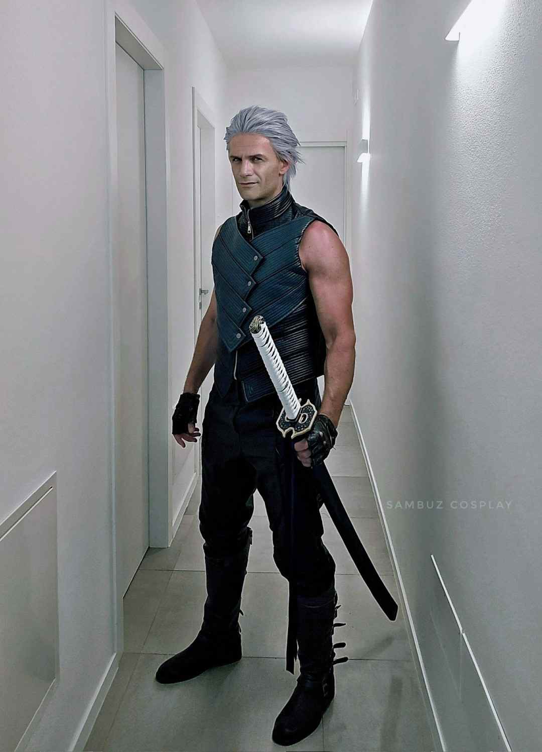 皮衣配圣诞帽！意大利Coser演绎《鬼泣5》圣诞但丁(图11)