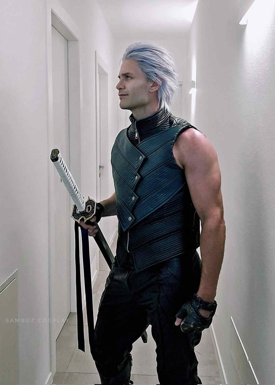 皮衣配圣诞帽！意大利Coser演绎《鬼泣5》圣诞但丁(图12)