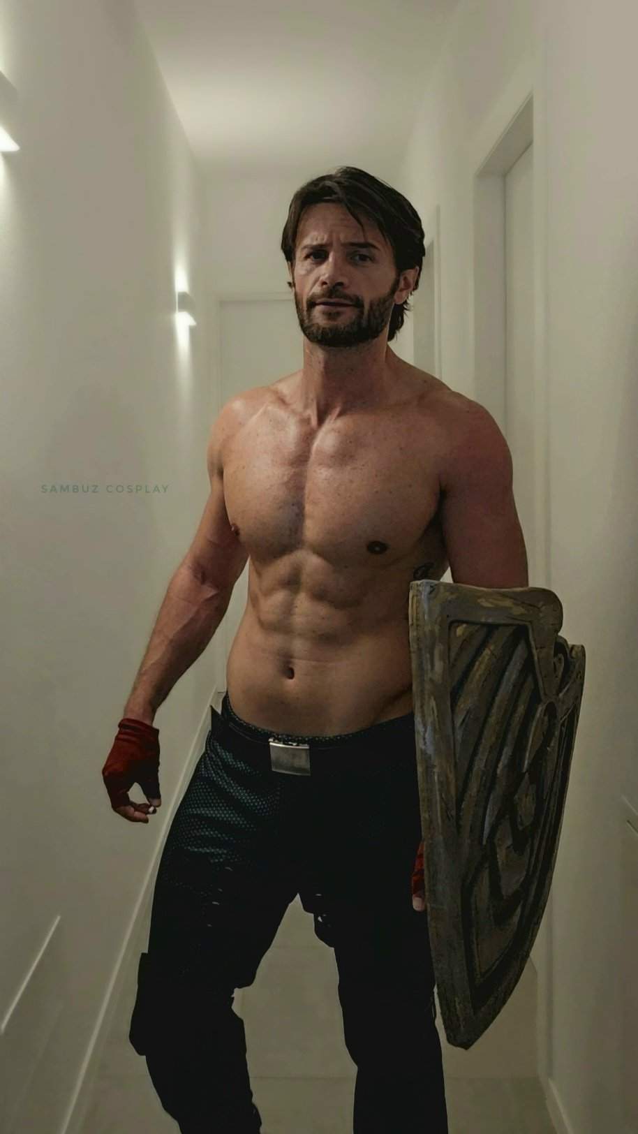 皮衣配圣诞帽！意大利Coser演绎《鬼泣5》圣诞但丁(图18)