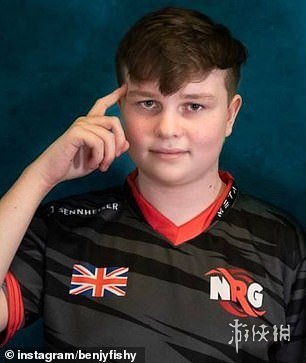 英15岁少年退学打《堡垒之夜》 靠电竞赚取25000英镑(图4)