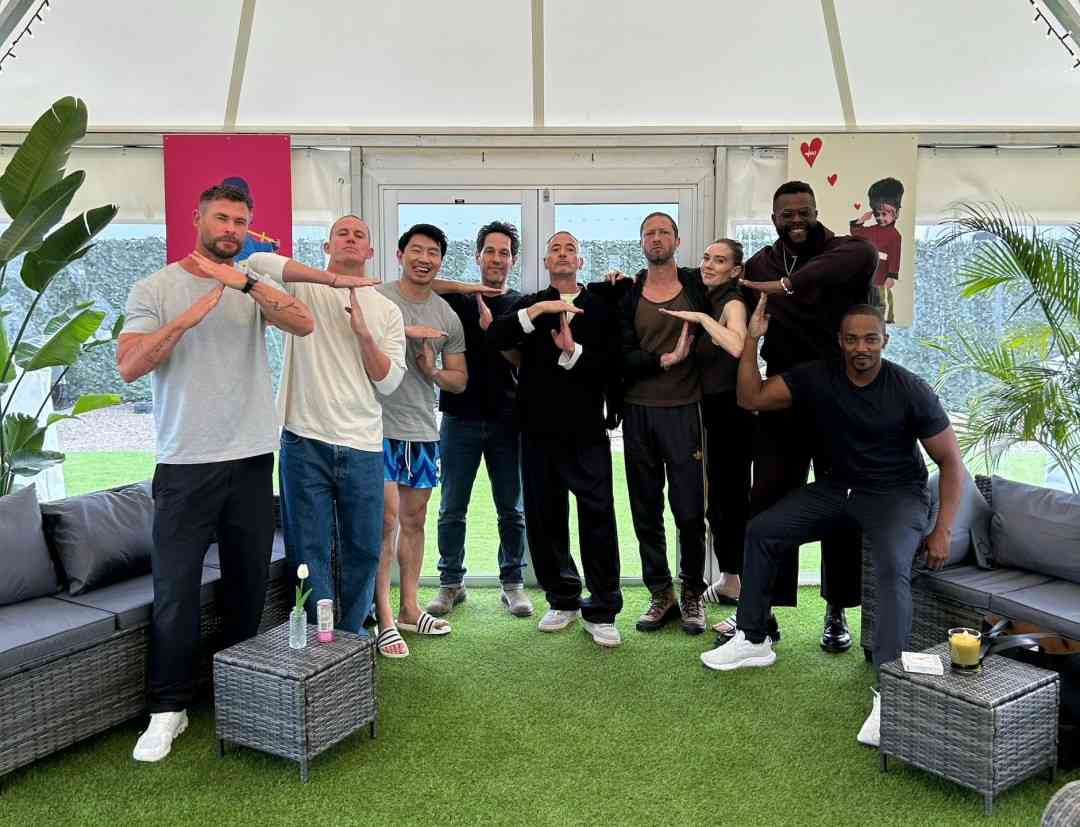 《复联5》开拍合照！锤哥、小唐尼、凡妮莎等现身(图2)