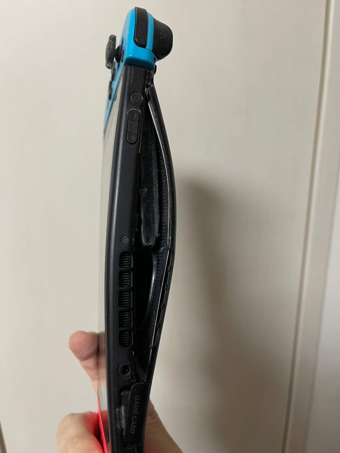 日本玩家Switch严重鼓大包仍能游玩 这还能用？(图2)