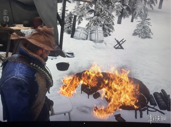 《大镖客2》玩家迷惑行为:赢了战斗为何还要“焚尸”?(图2) 《大镖客2》玩家迷惑行为:赢了战斗为何还要“焚尸”?(图2)