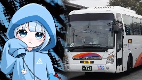 日本电竞主播搭大巴拿行李 竟被司机关门困