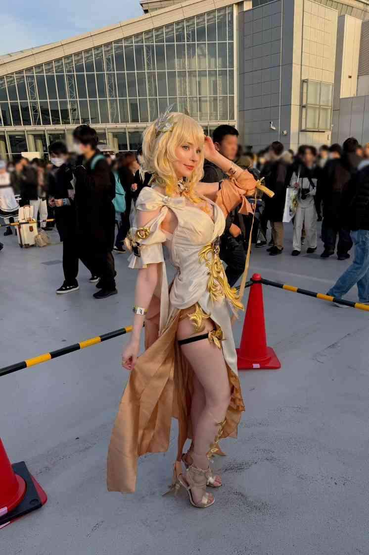 《生化4》阿什莉体模新美图 白嫩肉腿缠腿环(图1)