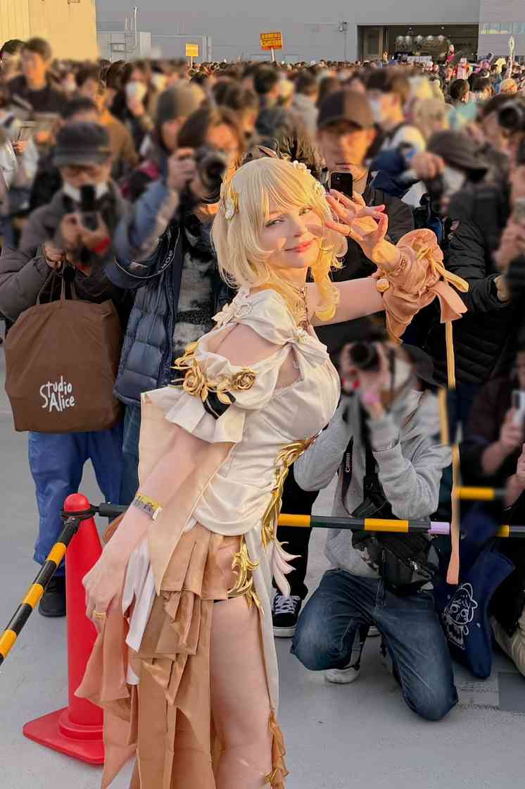 《生化4》阿什莉体模新美图 白嫩肉腿缠腿环(图4)