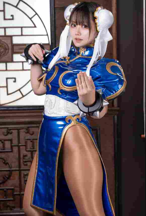 日本小姐姐COS《街头霸王》春丽：神级肉腿太顶了！(图2)