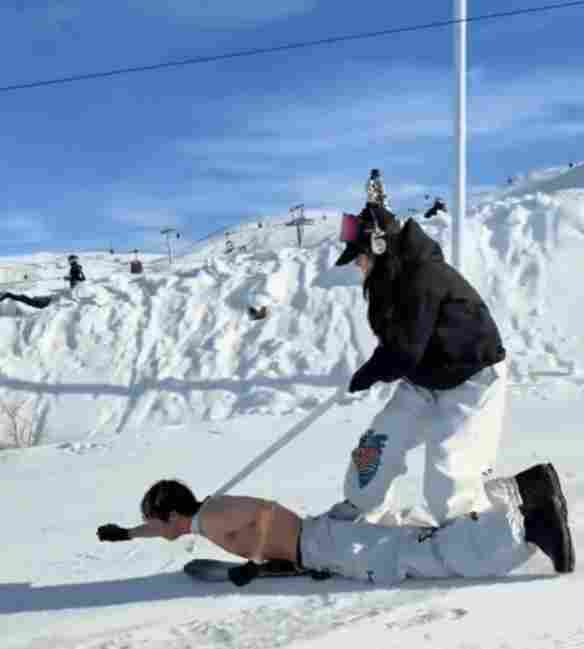 半裸男子被女子“拴脖遛狗式”踩着滑雪！滑雪场回应 - Tanyitan情报局