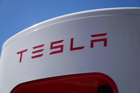 马斯克称特斯拉拟建可抽雪茄吃汉堡的2nm芯片工厂(图2)