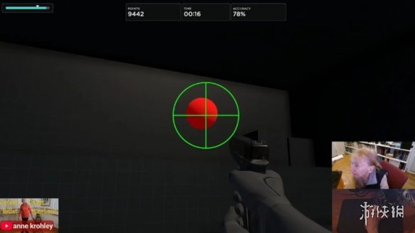 银发神枪手!95岁几乎全盲的奶奶玩FPS命中率高达80%(图2) 银发神枪手!95岁几乎全盲的奶奶玩FPS命中率高达80%(图2)