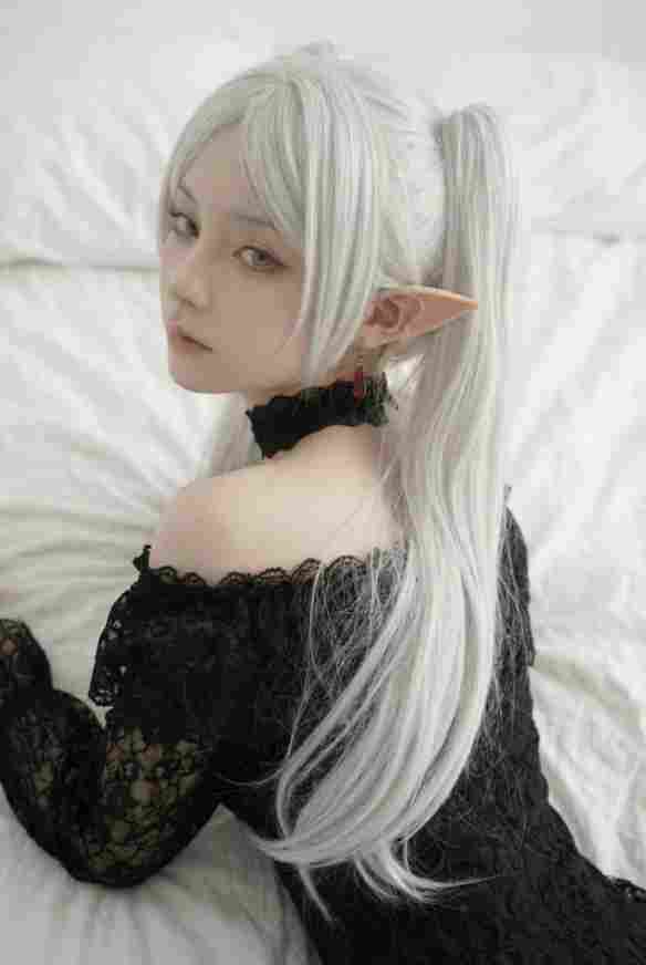 AI大神自制“芙莉莲”COS美图:黑丝美腿太涩了!(图3) AI大神自制“芙莉莲”COS美图:黑丝美腿太涩了!(图3)