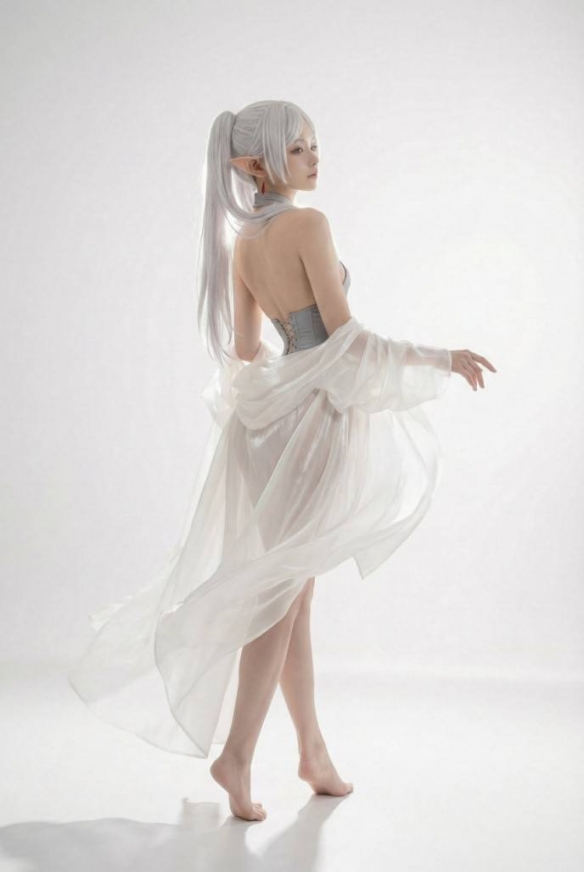 AI大神自制“芙莉莲”COS美图:黑丝美腿太涩了!(图7) AI大神自制“芙莉莲”COS美图:黑丝美腿太涩了!(图7)