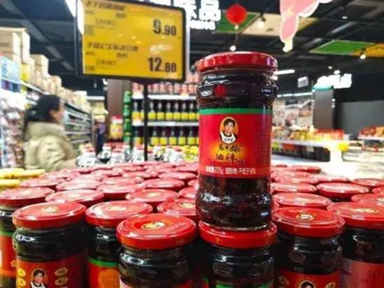 老干妈2024年营收逼近54亿元!重回巅峰 稳居行业第一(图2) 老干妈2024年营收逼近54亿元!重回巅峰 稳居行业第一(图2)