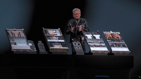 黄仁勋驳斥AI“末日论” 恐慌无益进步，监管勿扼创新(图2)