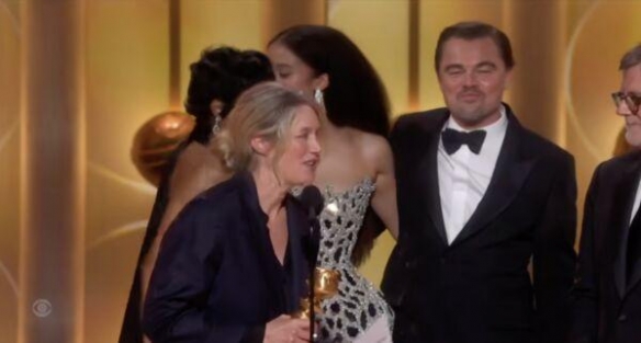 小李子金球奖当众被夸“女友不超30岁” 苦笑反应曝光(图2)