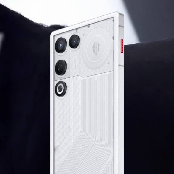 红魔新机携九大科技入场 姜超炮轰行业设计：千机一面(图2)