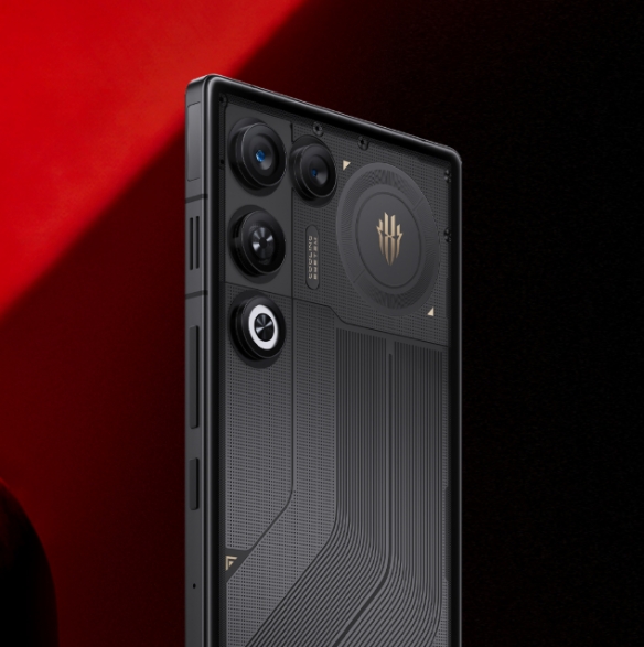 红魔新机携九大科技入场 姜超炮轰行业设计：千机一面(图3)