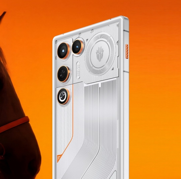 红魔新机携九大科技入场 姜超炮轰行业设计：千机一面(图4)