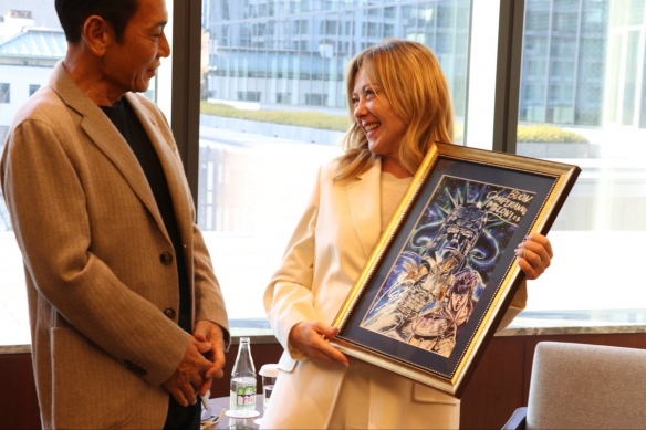 意大利总理访日会面《北斗神拳》作者！获赠原画庆生(图2)