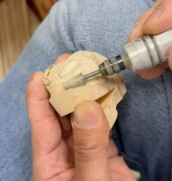 木工达人神还原！纯手工木制“库巴城堡”惊艳粉丝(图2)