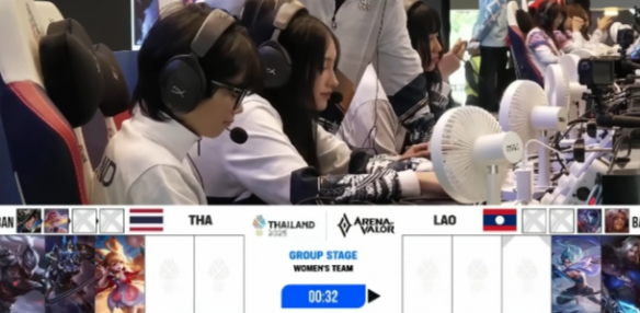 竖中指+躲镜头，RoV女选手比赛上演幽灵代打 - Tanyitan情报局