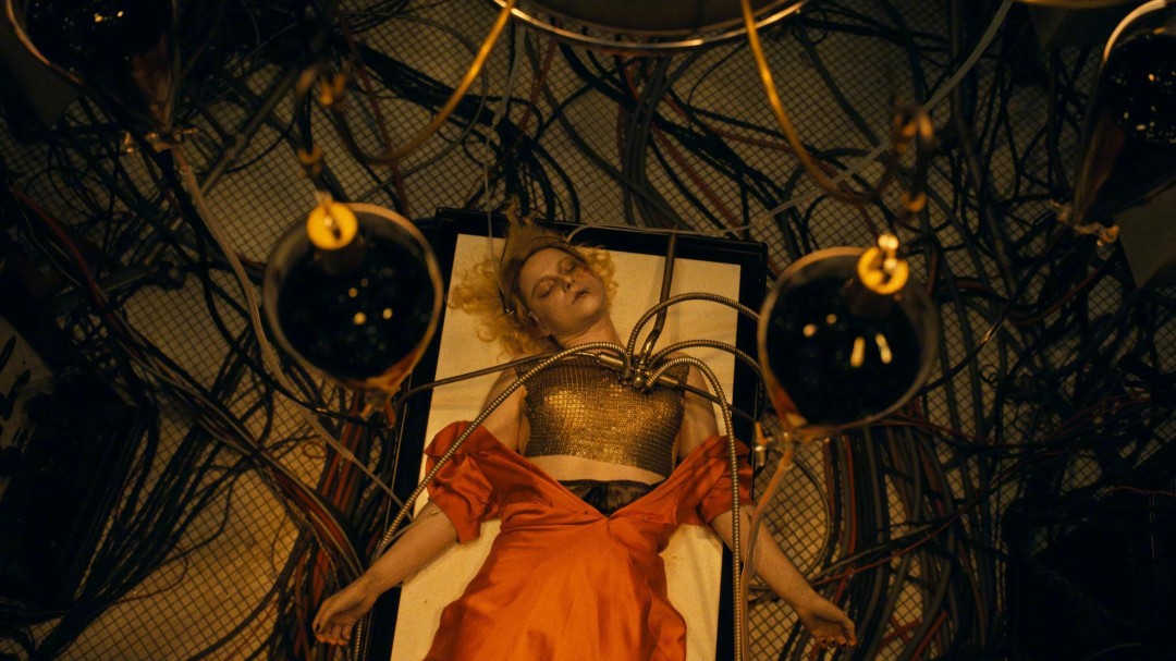 《暗黑新娘！》国内定档 贝尔饰演科学怪人弗兰肯斯坦 - Tanyitan情报局