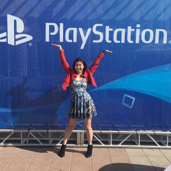 《羊蹄山》女主演员分享性感美照 火辣钢管舞表演？(图2)