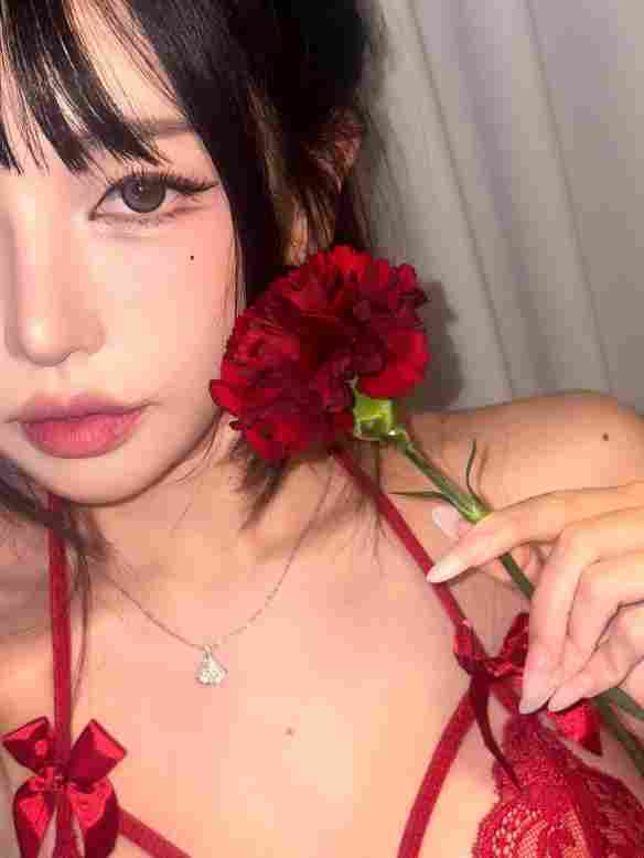 《阿西, 美女室友竟然》美女演员晒新美图：太大了！(图6)