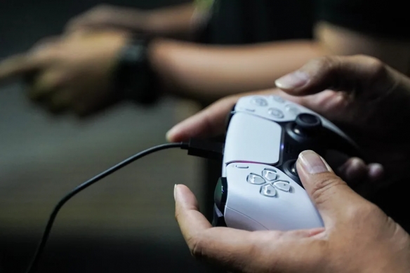 老了会后悔吗? 27岁网友感叹“青春给了ACG”引论战！(图2)