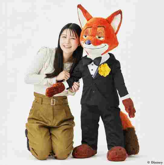 《疯狂动物城2》狐尼克经典礼服造型等身玩偶亮相日本(图4)