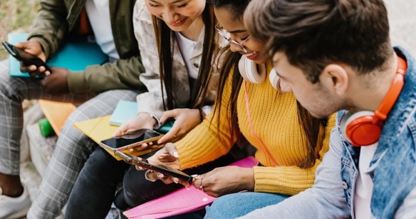 英国拟跟进16岁以下社媒禁令！澳洲已关470万儿童帐号 - Tanyitan情报局