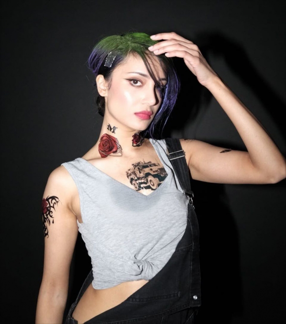 本尊还原！《赛博朋克2077》朱迪脸模挑战COS自己(图4)