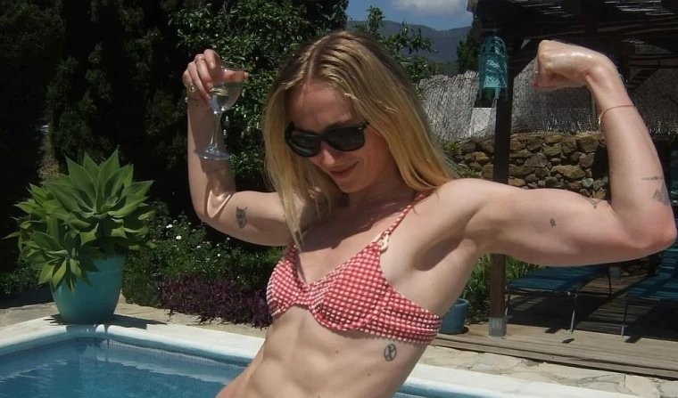 《古墓丽影》剧集劳拉演员近况 为拍戏过度训练导致背伤 - Tanyitan情报局