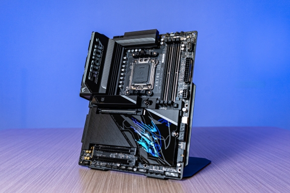 X3D处理器的黄金拍档!X870E AORUS PRO X3D主板评测(图5)