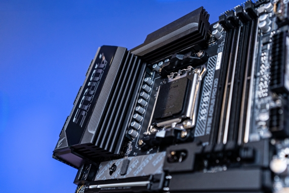 X3D处理器的黄金拍档!X870E AORUS PRO X3D主板评测(图6)