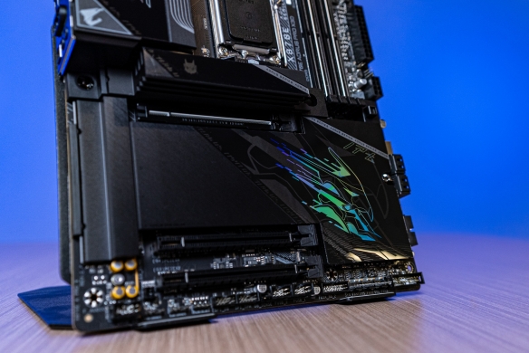 X3D处理器的黄金拍档!X870E AORUS PRO X3D主板评测(图13)