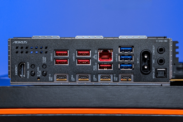 X3D处理器的黄金拍档!X870E AORUS PRO X3D主板评测(图15)