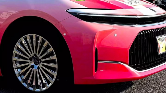 丰田栃木店推出“草莓皇冠”特别版 致敬草莓之乡 - Tanyitan情报局