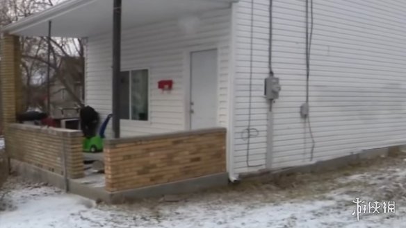 男子冒充ICE探员偷窃PS游戏机！遭17岁少年勇猛击退(图2)