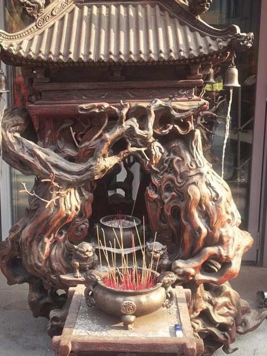 杭州“黑马会”庙会:黑神话IP与传统年俗的创意碰撞(图4) 杭州“黑马会”庙会:黑神话IP与传统年俗的创意碰撞(图4)