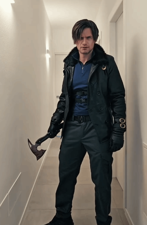 ‌“卡普空该请他当演员！”coser完美复刻中年里昂(图4)