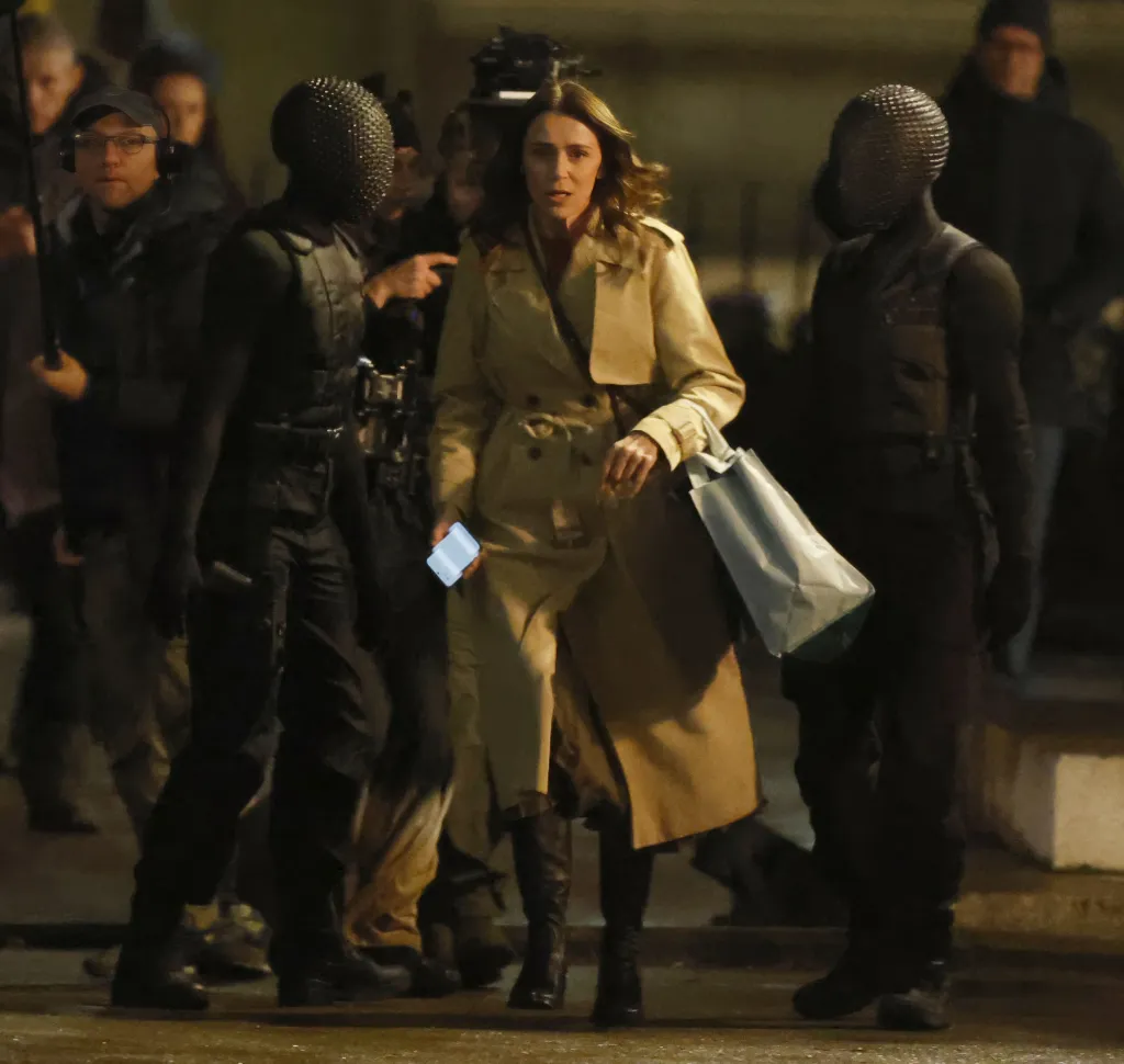 情怀拉满！《古墓丽影》前任劳拉配音演员回归真人剧(图2)