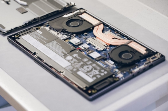 实测一台续航超20小时的笔记本，竟然还能玩3A游戏？！(图12)