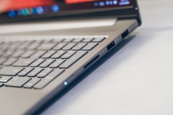 实测一台续航超20小时的笔记本，竟然还能玩3A游戏？！(图38)